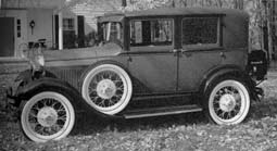 aa-ford-model-a-briggs fordor sedan4.JPG (13505 bytes)