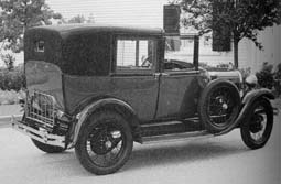 aa-ford-town car 4p.JPG (13673 bytes)